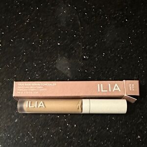 BNIB True Skin Concealer
